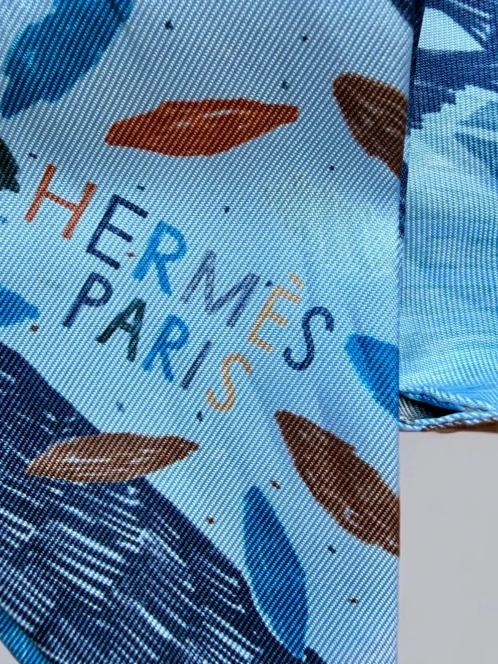 Hermes Blue Chacun Fait Son Nid Silk Twilly Scarf